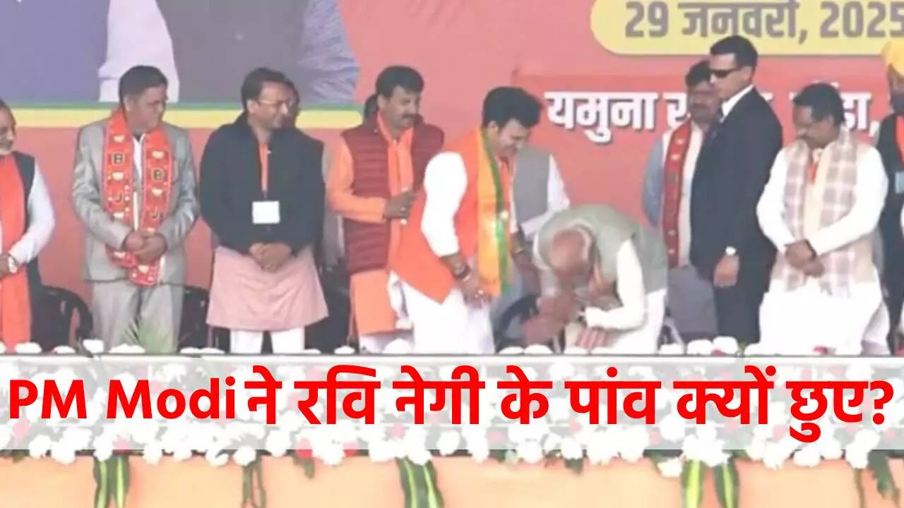 PM Modi touch ravi negi feet