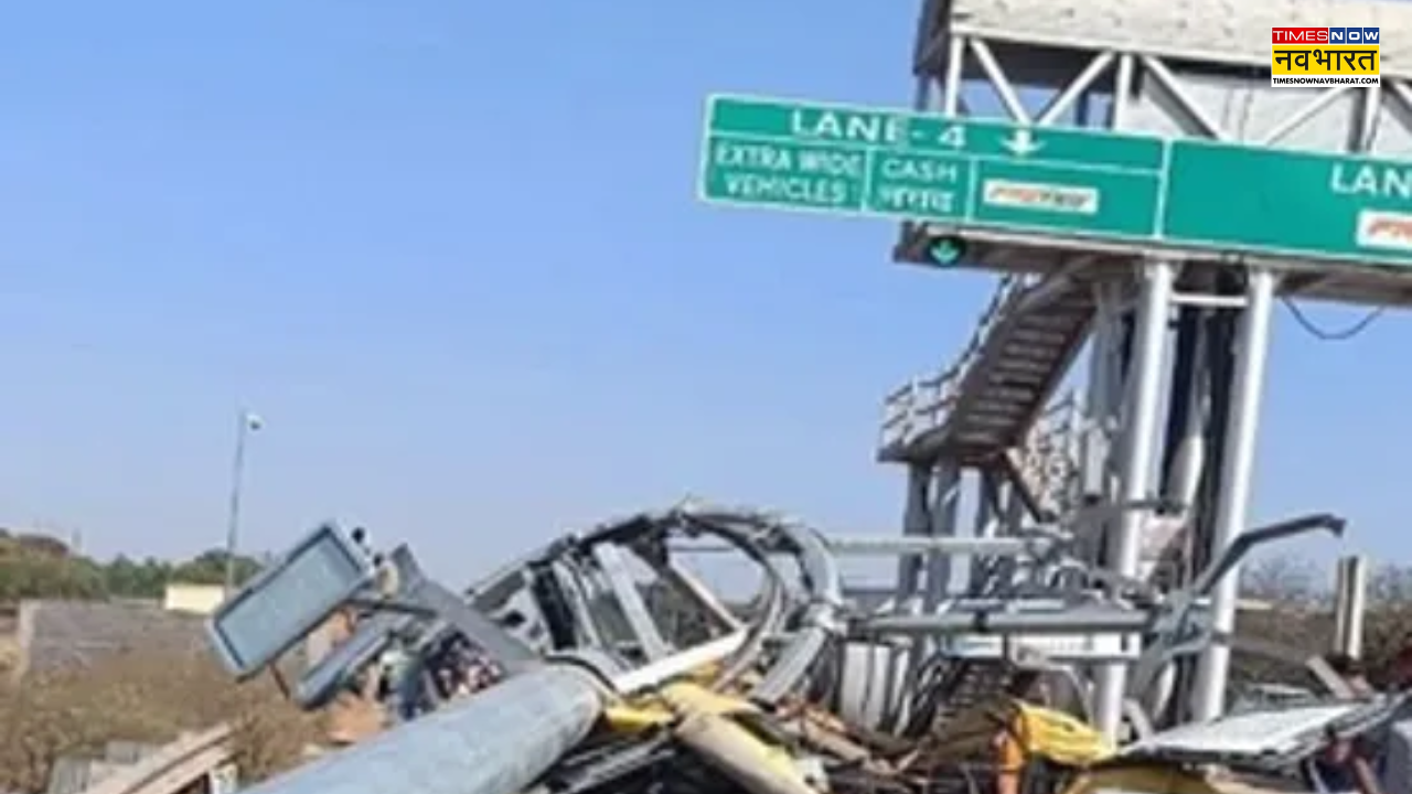 high mast collapses in Ranchi toll plaza