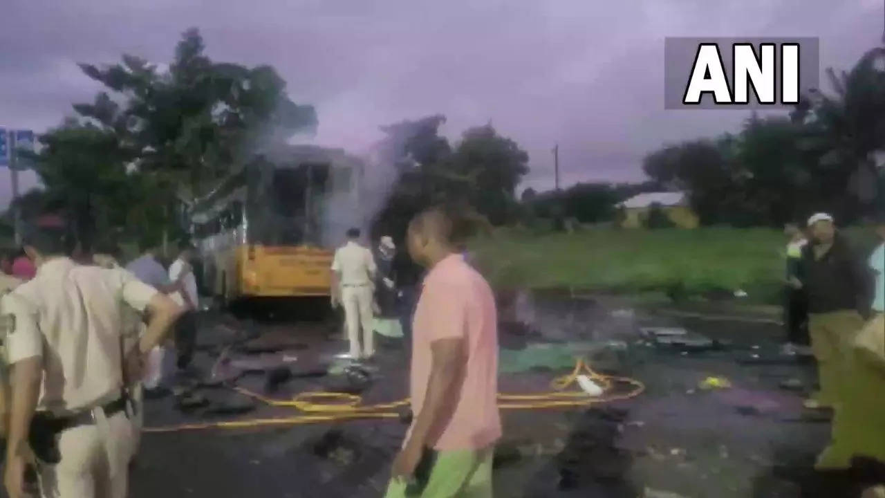 nasik bus fire