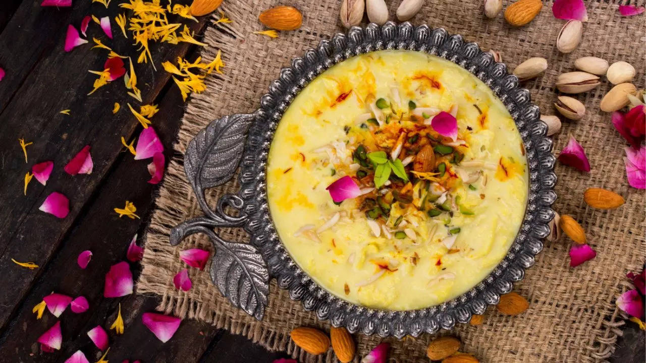 Sharad Purnima Kheer: शरद पूर्णिमा पर बनाएं बिना चीनी की ये टेस्टी खीर, खाने पर मिलेंगे डबल फायदे