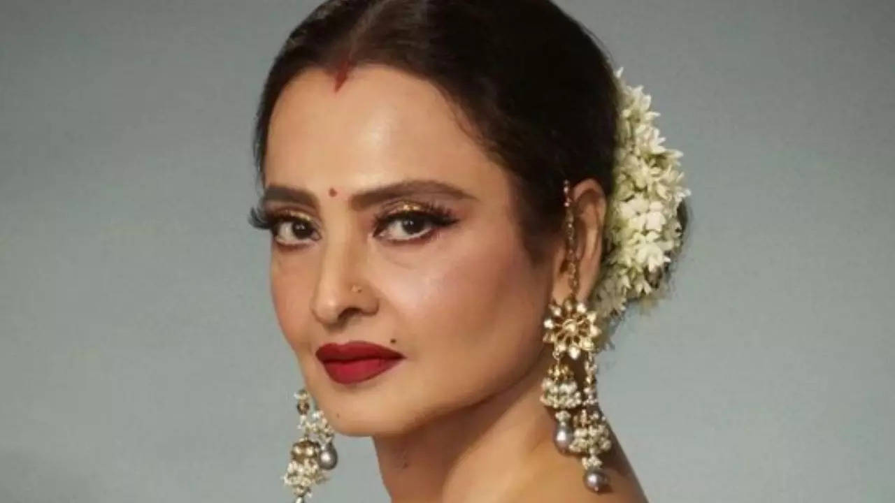 Rekha Birthday Special Know About Her Love Life Career Unknown And Lesser Facts Rekha Birthday