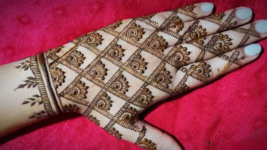 checks #mehndi #designs #fingers #checksmehndidesignsfingers | Back hand mehndi  designs, Mehndi designs for hands, Rose mehndi designs