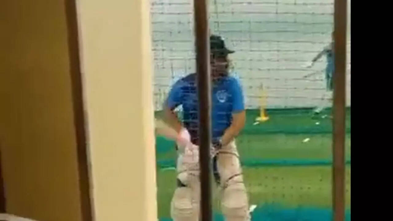 dhoni_bat