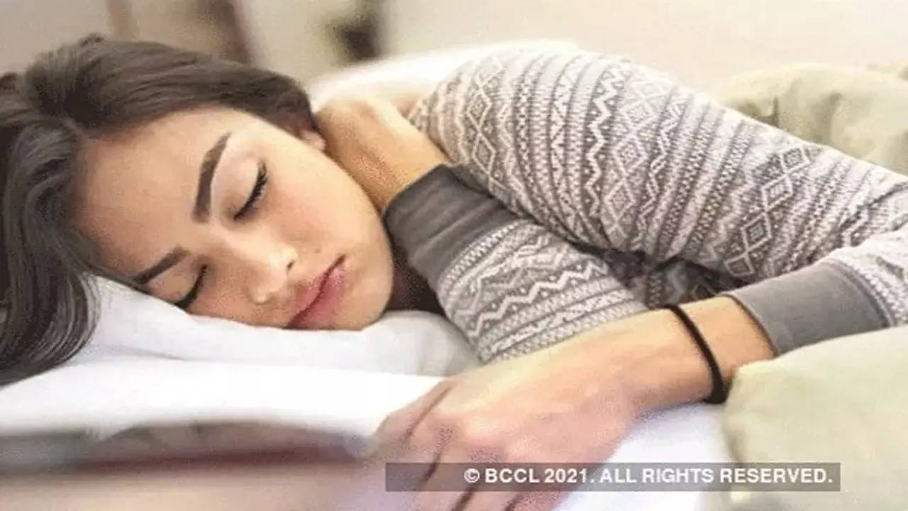 Sleeping Tips: अच्छी और गहरी नींद के लिए आप भी आजमाएं ये असरदार टिप्स, मिलेगा फायदा