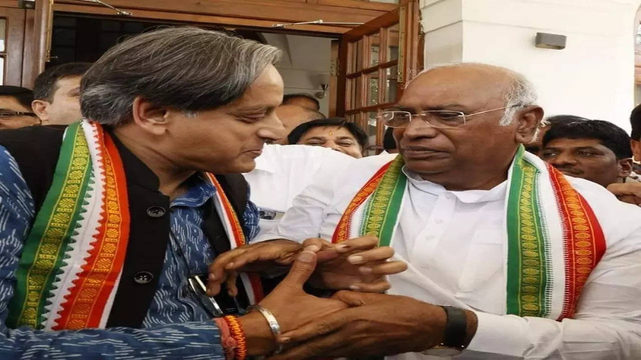 shashi tharoor-mallikarjun kharge