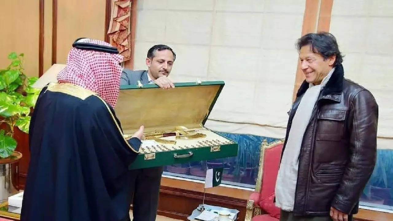 Imran Khan Get Gold Kalashnikov from Saudi Prince