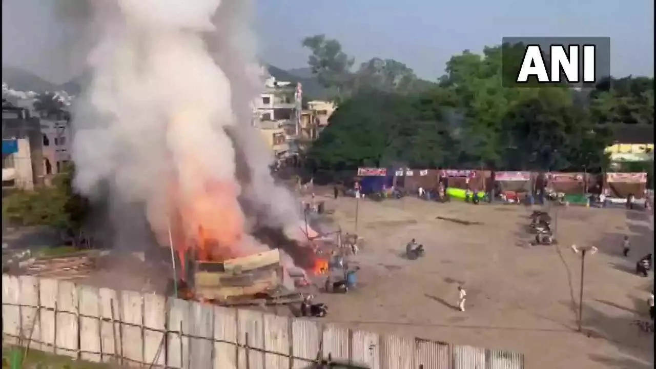 fire breaks out in firecracker stalls in Andhra Pradesh