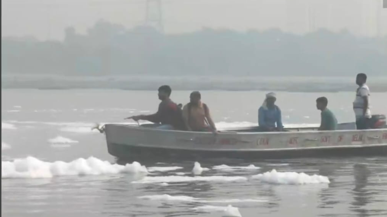 Spraying of Chemicals in Yamuna delhi