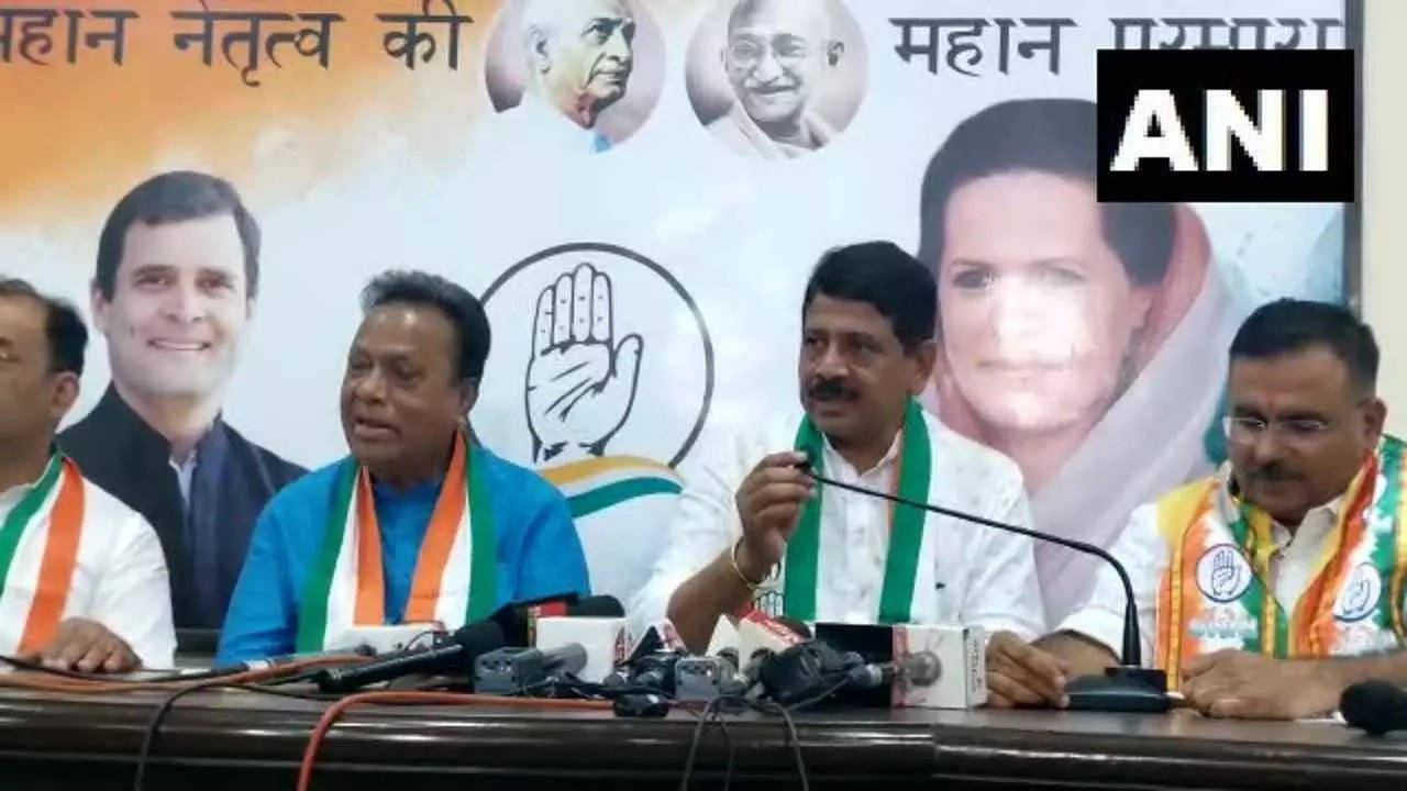 Mahendrasinh Vaghela joins Congress