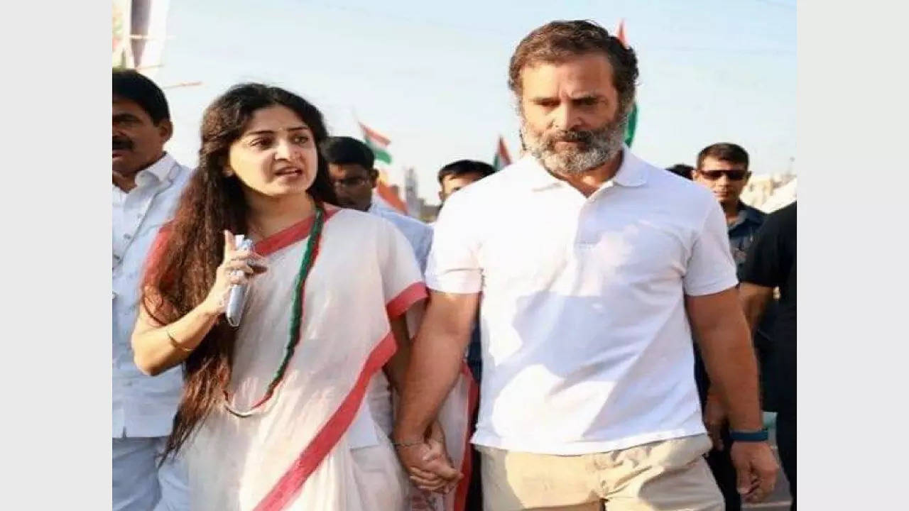 poonam kaur_rahul gandhi