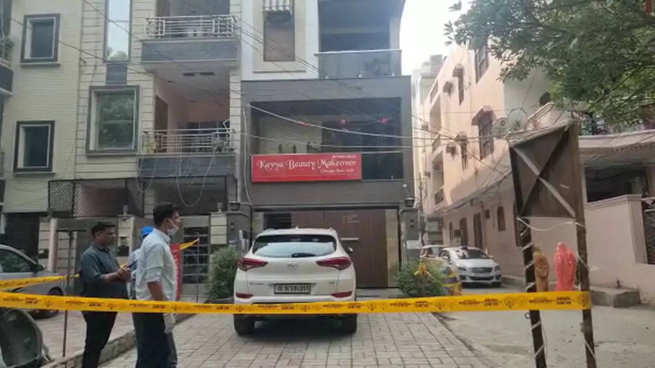 Triple murder in Delhi