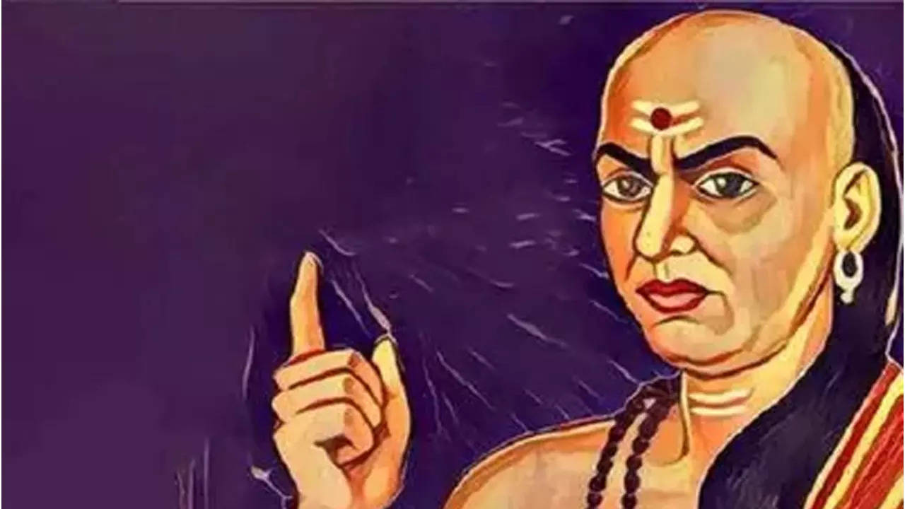 Chanakya Niti: बच्चों के सामने भूलकर भी ना करें ये 4 बातें, नहीं तो खो जाएगा आपका सम्मान