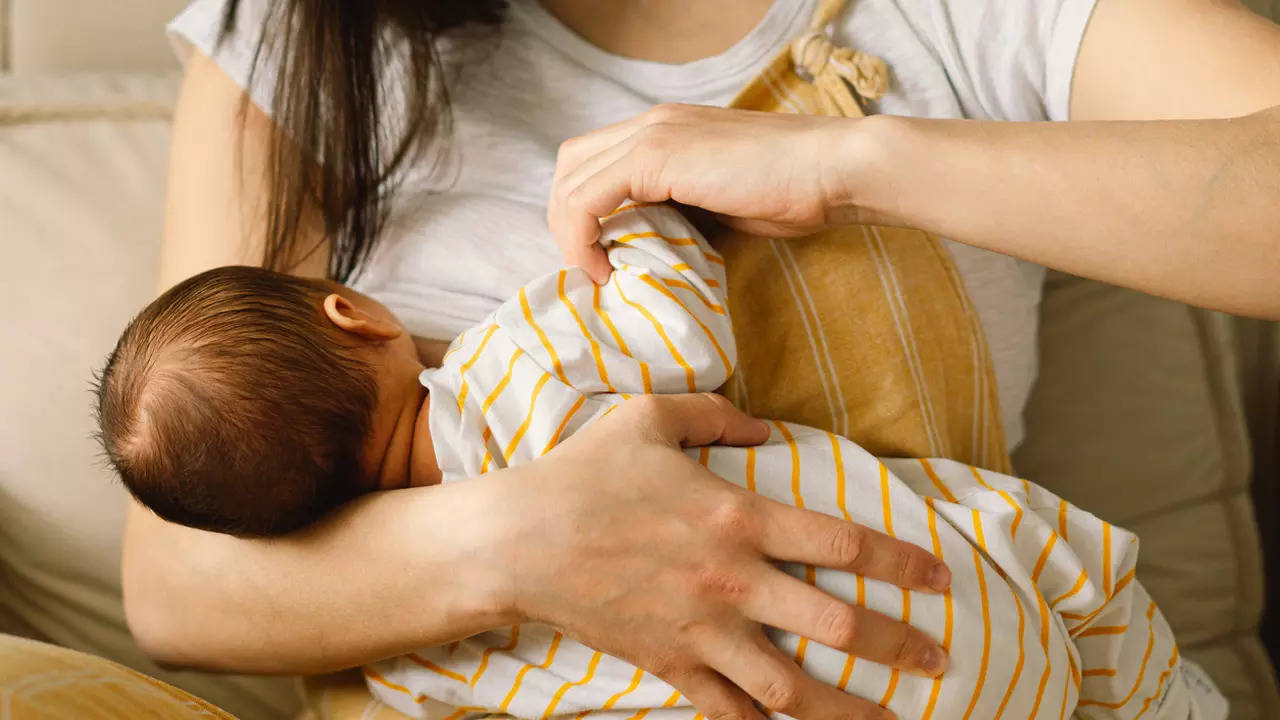 breastfeeding-istock