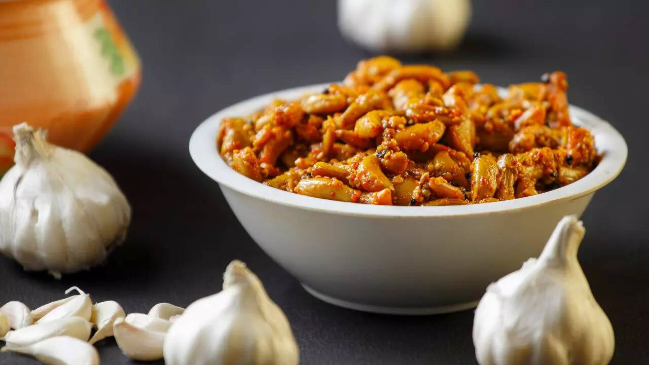 health Benefits of consuming Garlic Pickle Keep cholesterol under