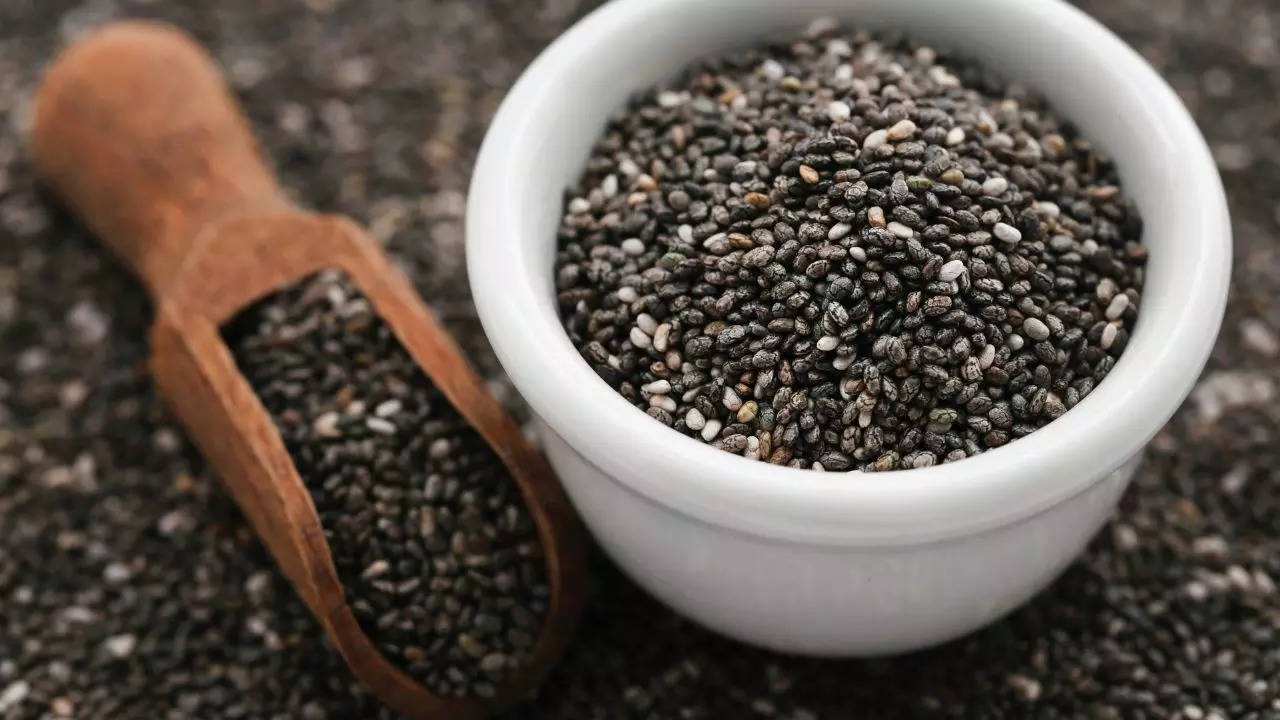 Chia Seeds for Skin:स्किन पर ग्लो लाने के लिए ऐसे करें चीया सीड्स का इस्तेमाल, त्वचा बनेगी हेल्थी और ग्लोइंग