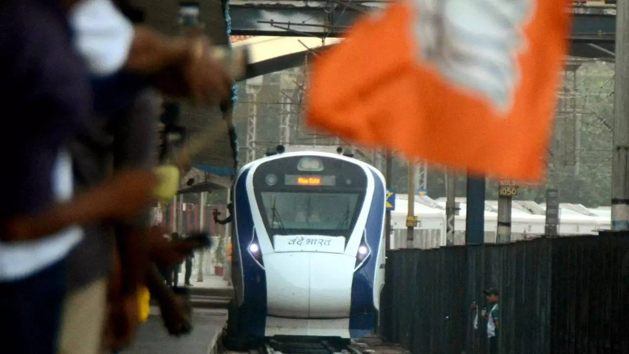 Indian Railways यहां चलाने जा रहा नई Vande Bharat Express, ऐलान कर रेल मंत्री ने बताया रूट