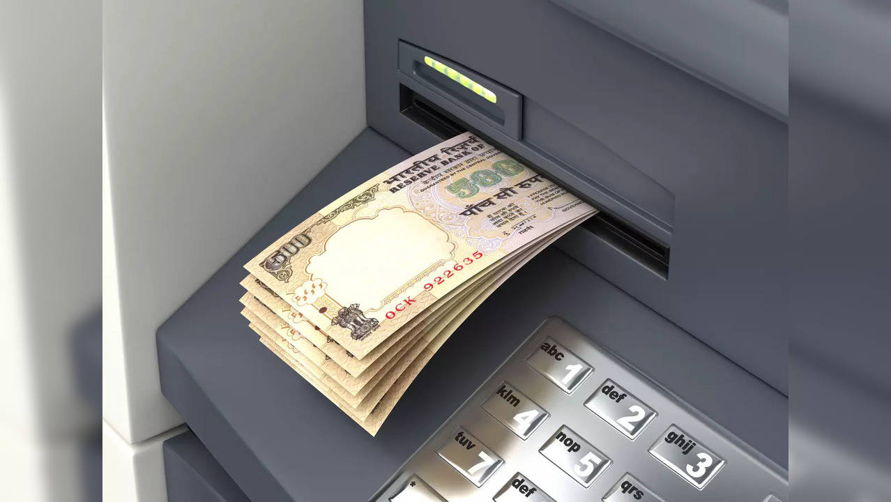 स्मार्टफोन की मदद से ATM से ऐसे निकालें पैसे