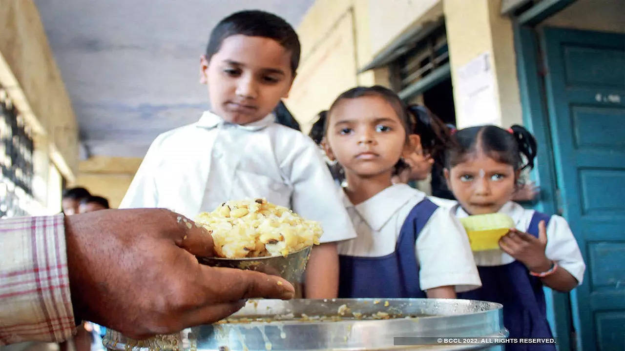 bihar mid day meal lizard