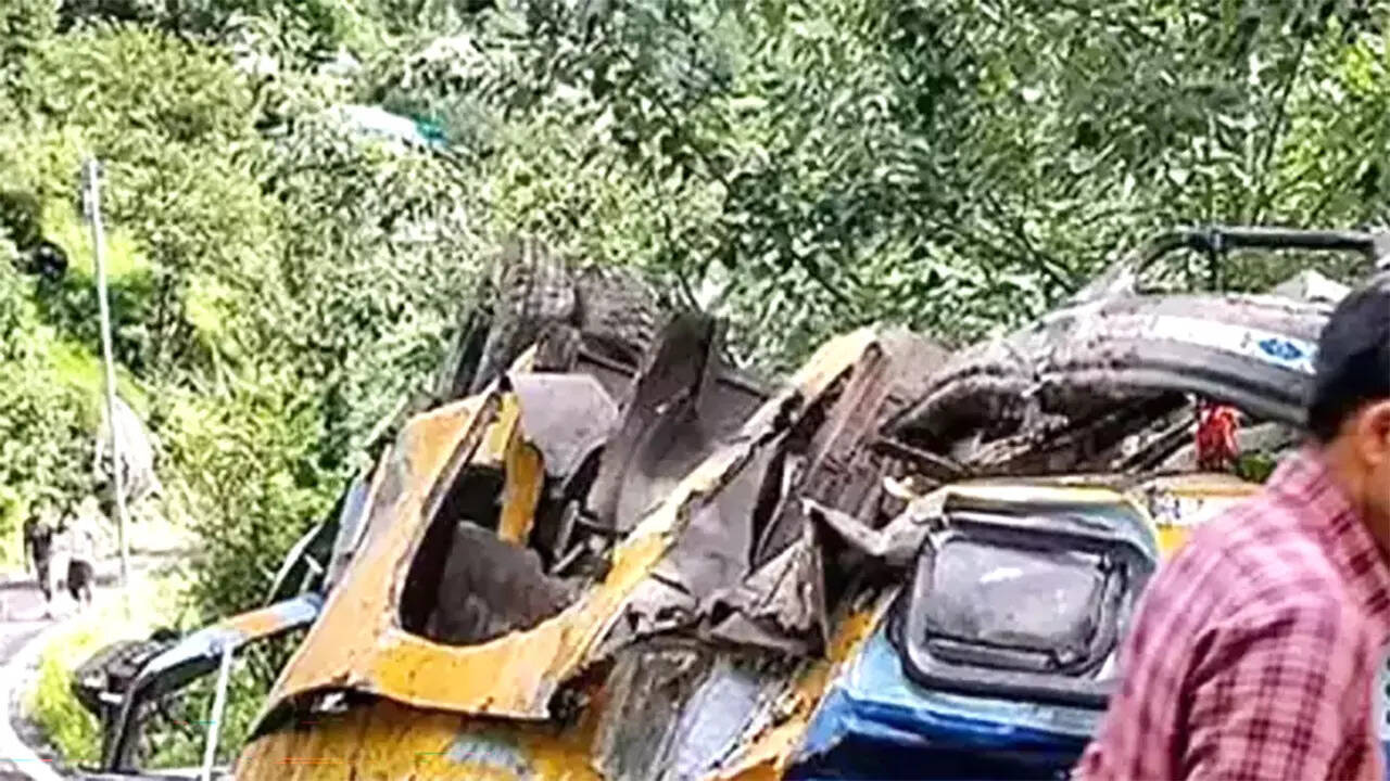 School bus overturns in Sitarganj Uttarakhand, 1 teacher and one