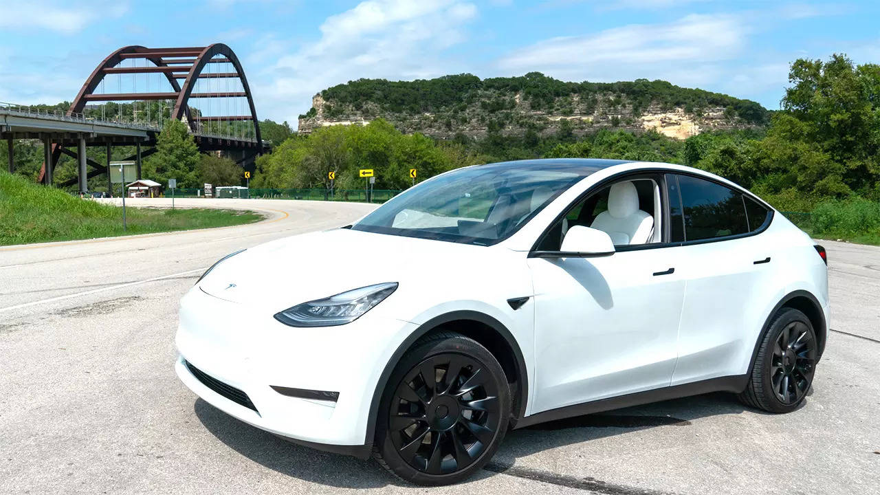 UnControlled tesla car in China