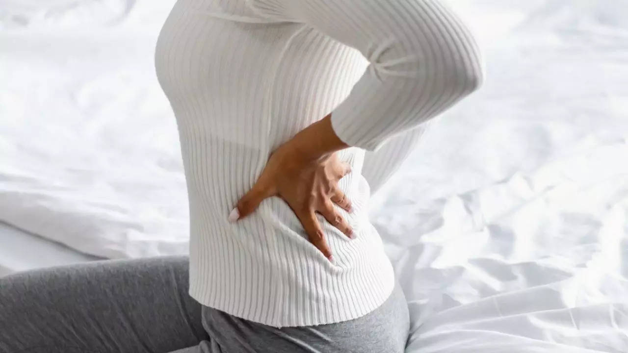 Back Pain in Winter: ठंड में कमर दर्द से आराम देंगे अदरक-लहसुन, पेन किलर खाने  जगह करें ये घरेलू उपाय