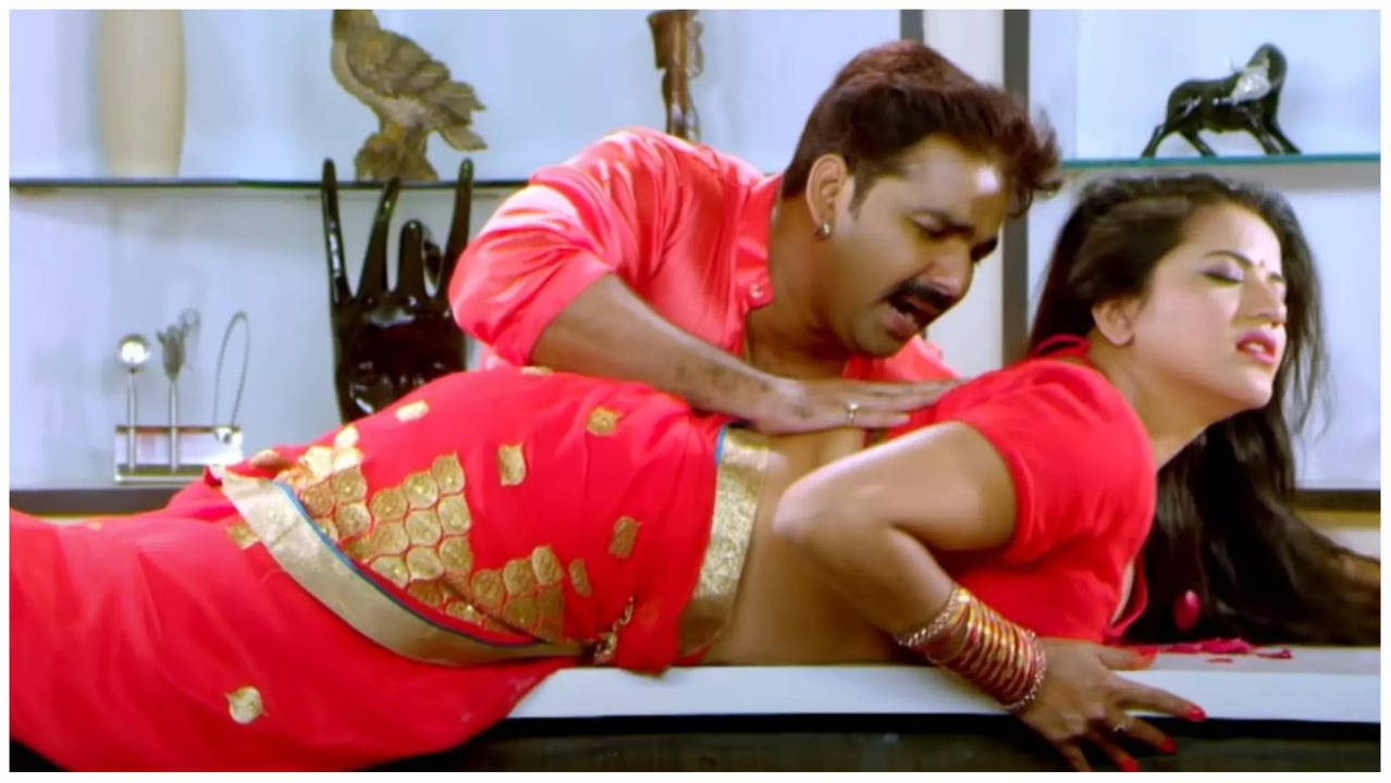 Pawan Singh and Monalisa