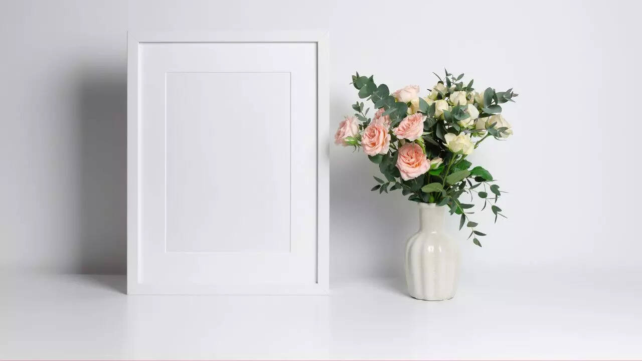 Vastu tips for home know photo frame flower vase direction in room as