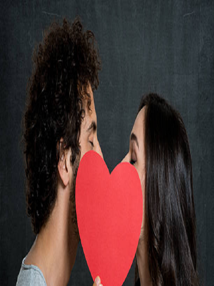 Kiss in Periods पीरियड्स में किस करना है कितना सही? Times Now Navbharat