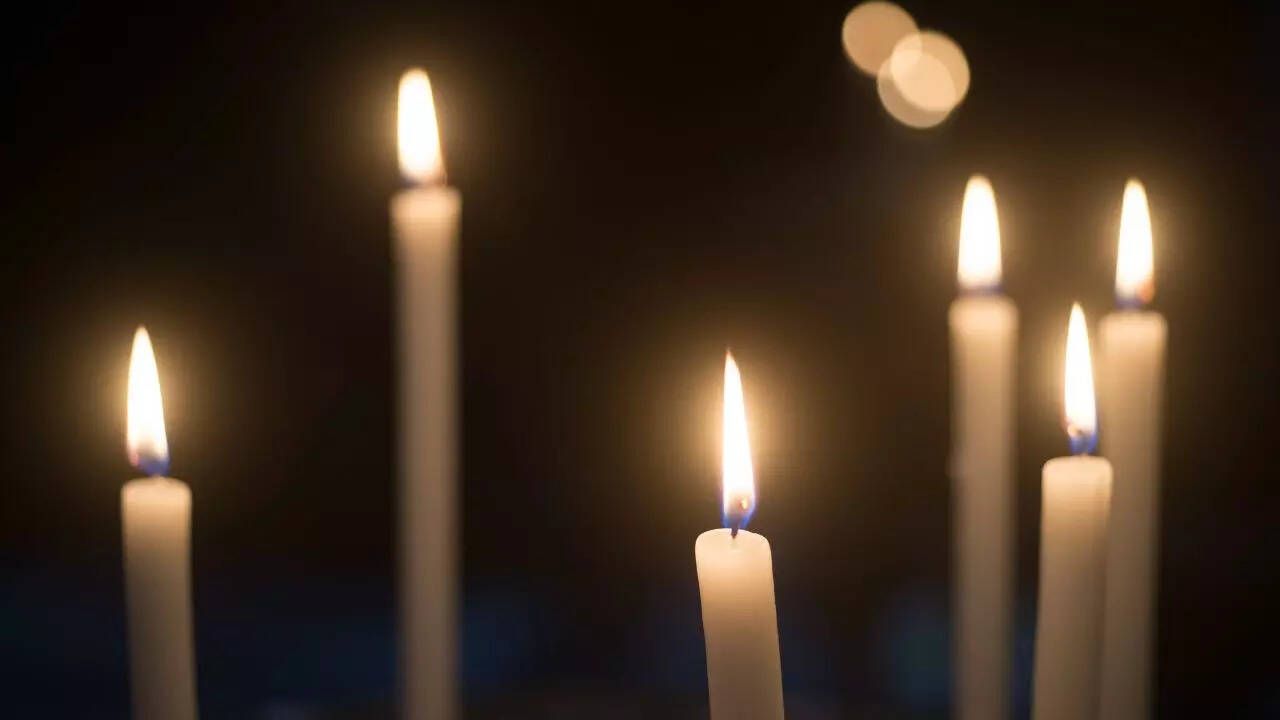 How to Remove Candle Wax from table and floor in Easy Way टेबल और फर्श