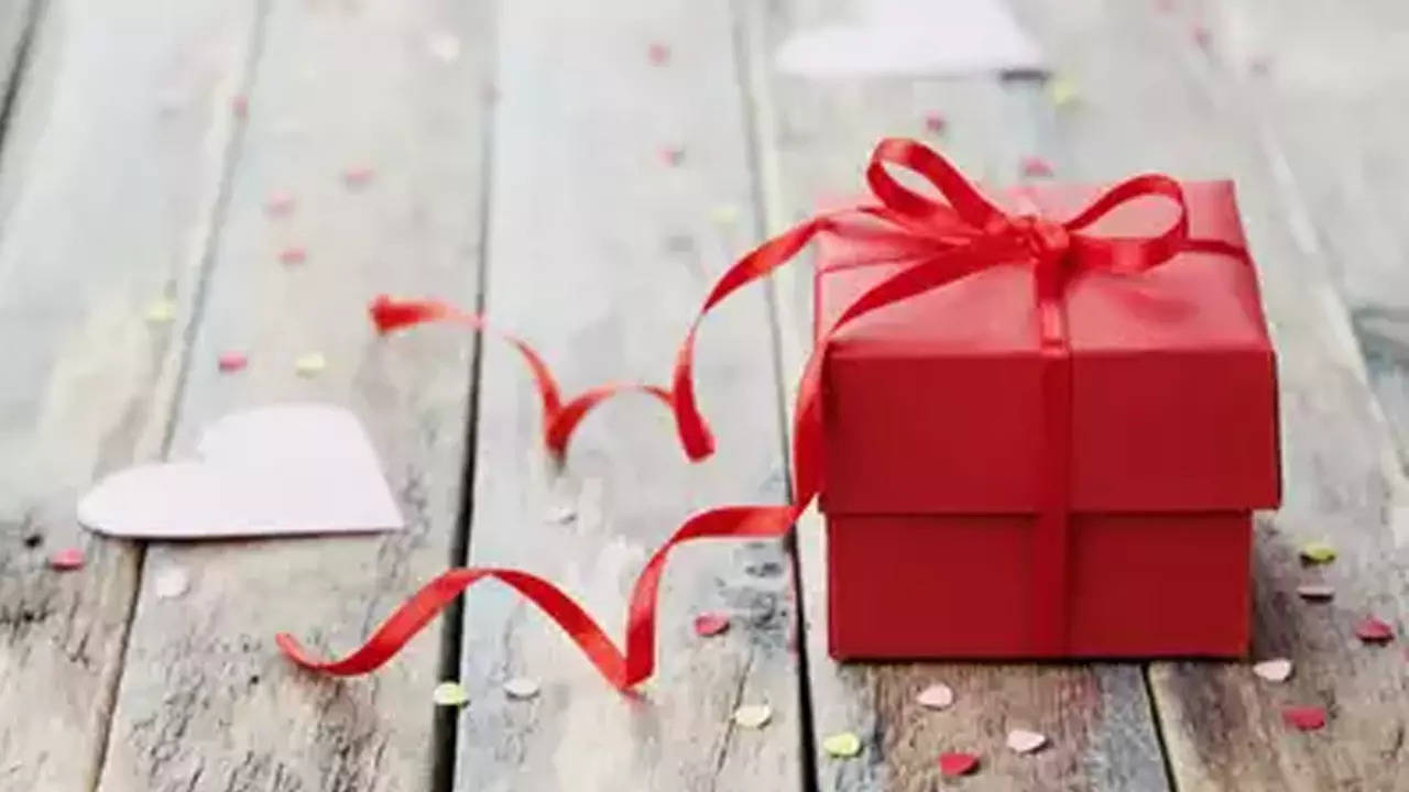 Unique Gifts for Boyfriend | Cute & Romantic Surprise Gifts - FNP