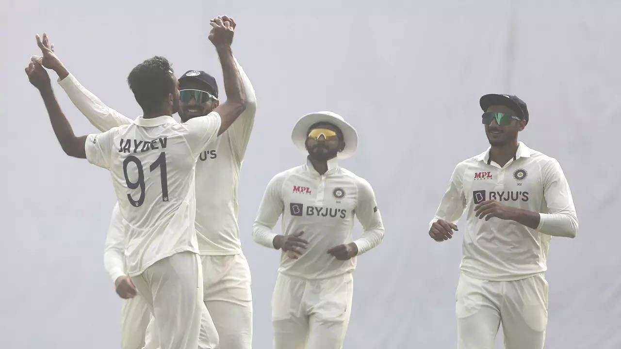 Jaidev-Unadkat-maiden-Test-wicket