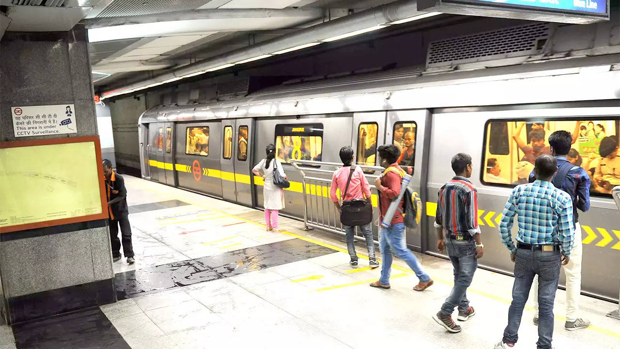 mask in delhi metro