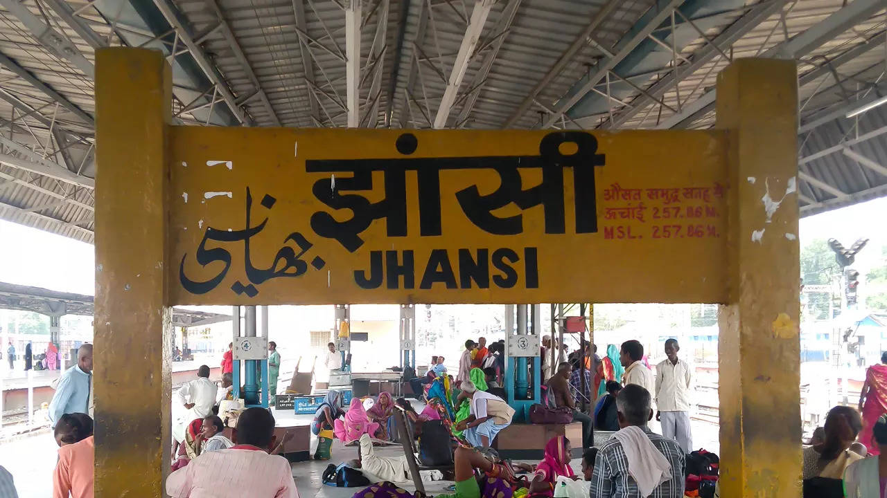 Places to Visit near Jhansi: ओरछा से लेकर दतिया तक, झांसी के आसपास झूमने के लिए हैं ये खास जगहें