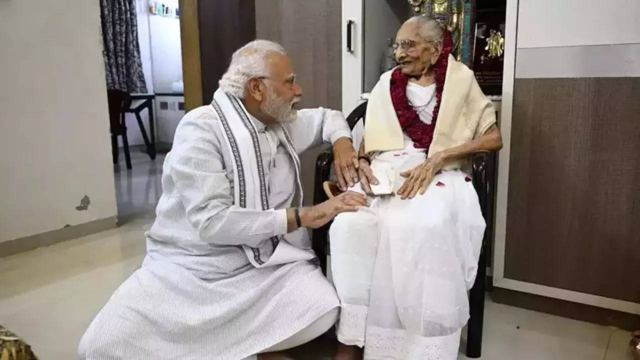 PM Modi Mother Health Update