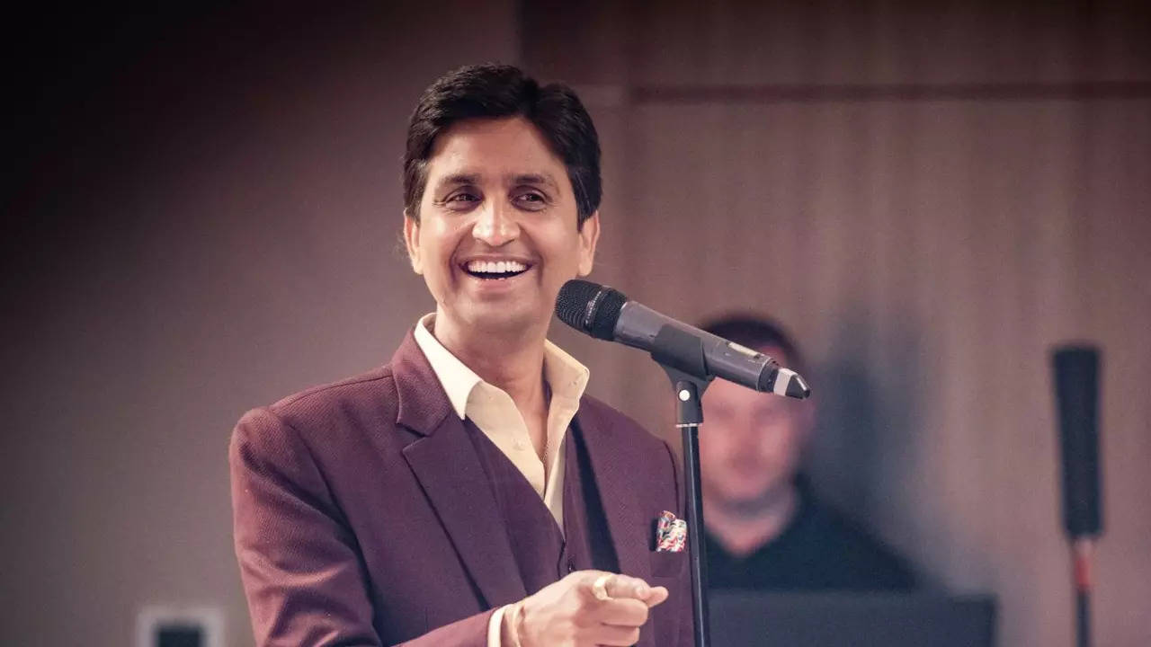 New Year Poem Kumar Vishwas: न्यू ईयर पर डॉ. कुमार विश्वास की कविता- इसी साल हम सब में सूरज झांकेगा