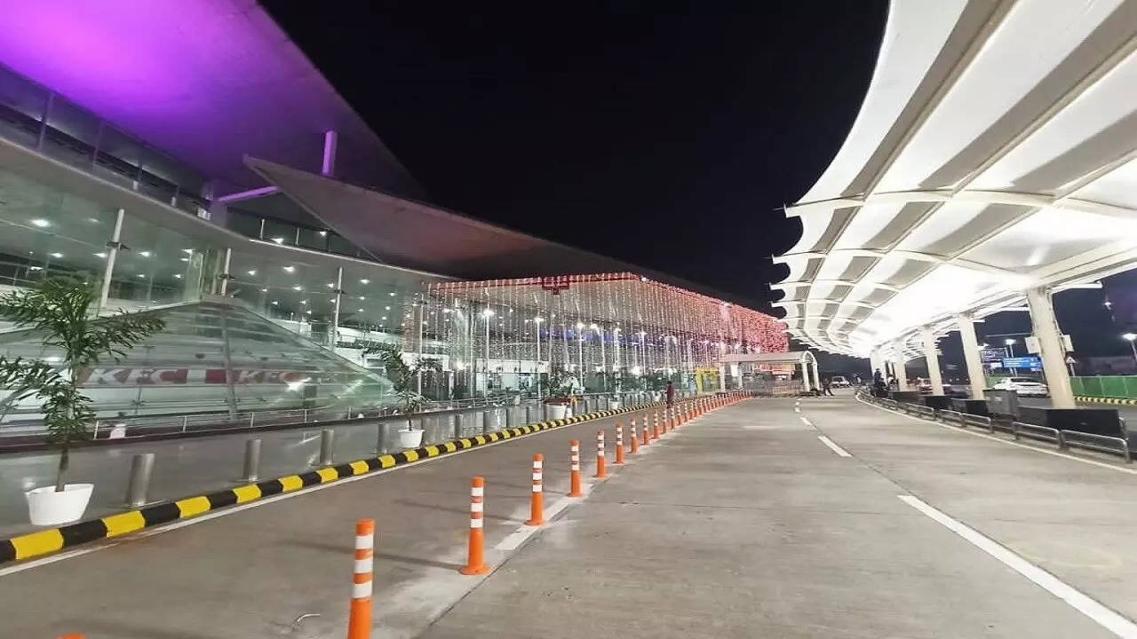 lucknow airport (1)