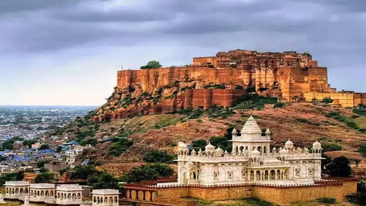 Places to Visit near Jodhpur: खूबसूरत जगहों से घिरा है जोधपुर, जरूर घूमें आसपास मौजूद ये शानदार जगहें