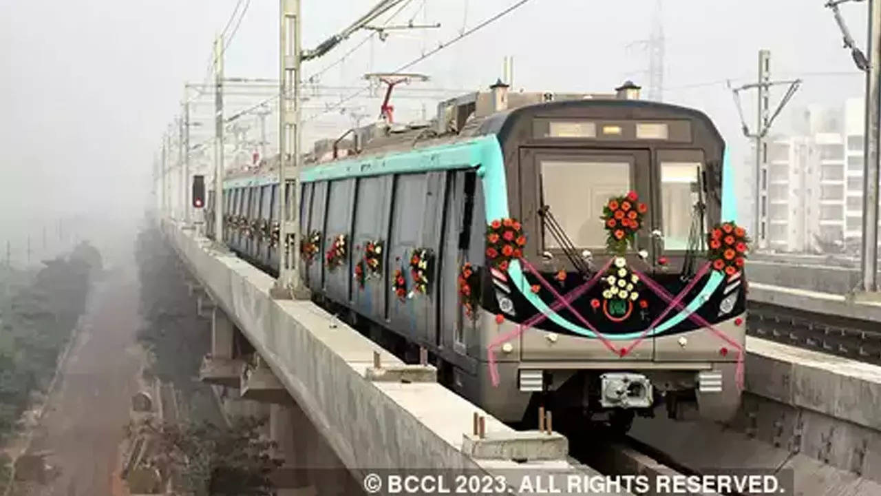 Noida Aqua Metro Rules: नोएडा मेट्रो कार्ड में 50 रुपये होंगे तभी मिलेगी स्टेशन में एंट्री, न्यूनतम राशि में पांच गुना का इजाफा