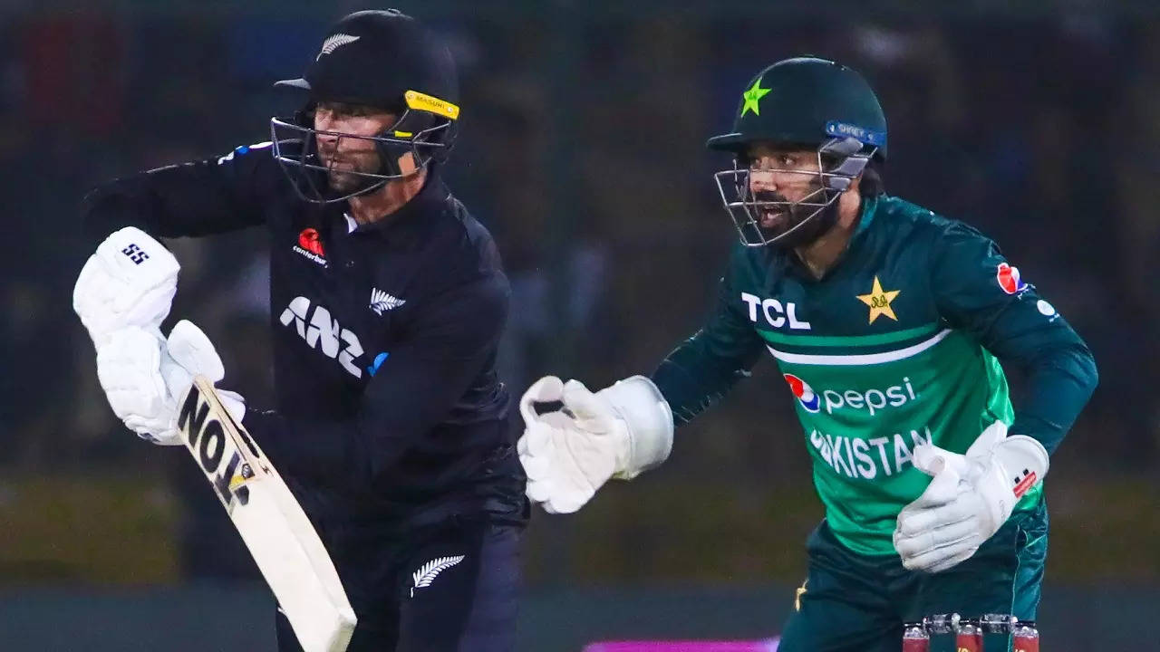 PAK vs NZ ODI Series Result new zealand beat pakistan in 3rd odi by 2