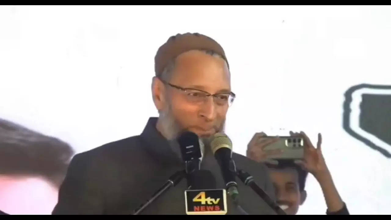 Owaisi mocks Rahul Gandhi