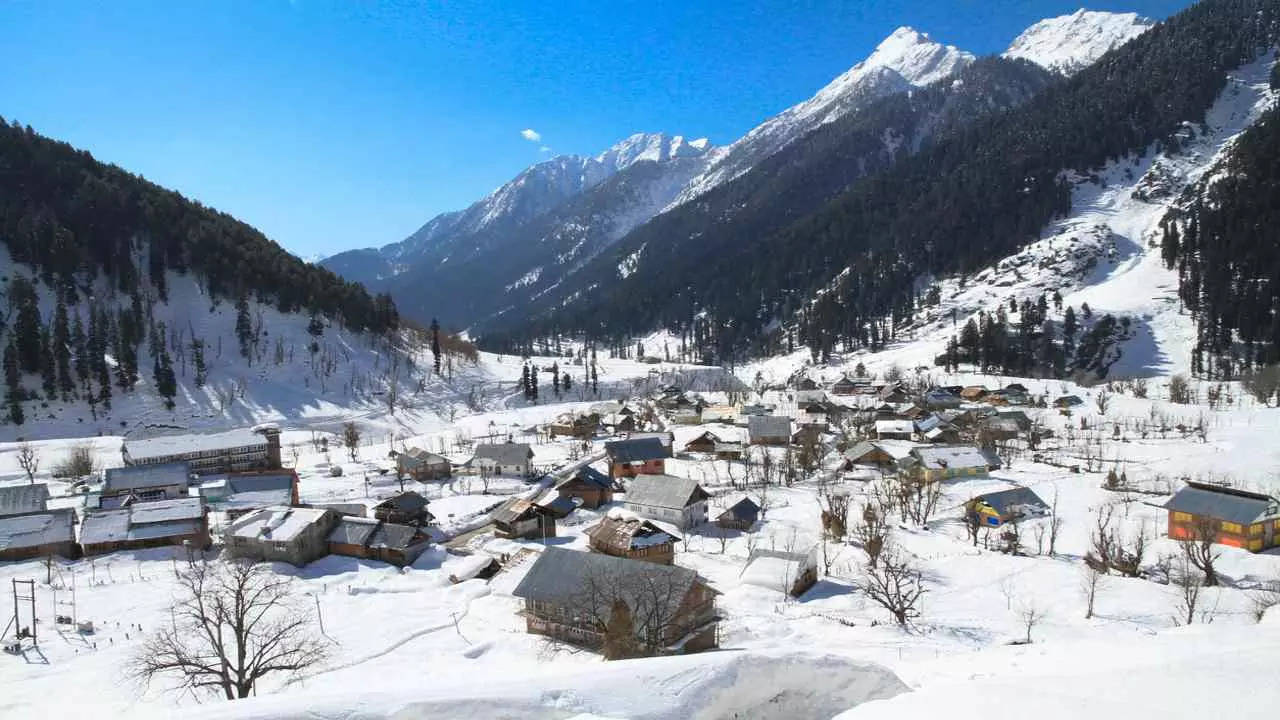 Places to visit near snowfall in india