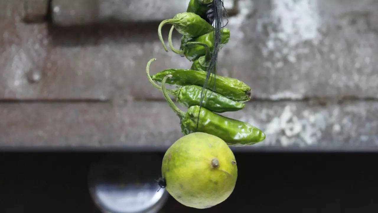 Nimbu mirchi totke