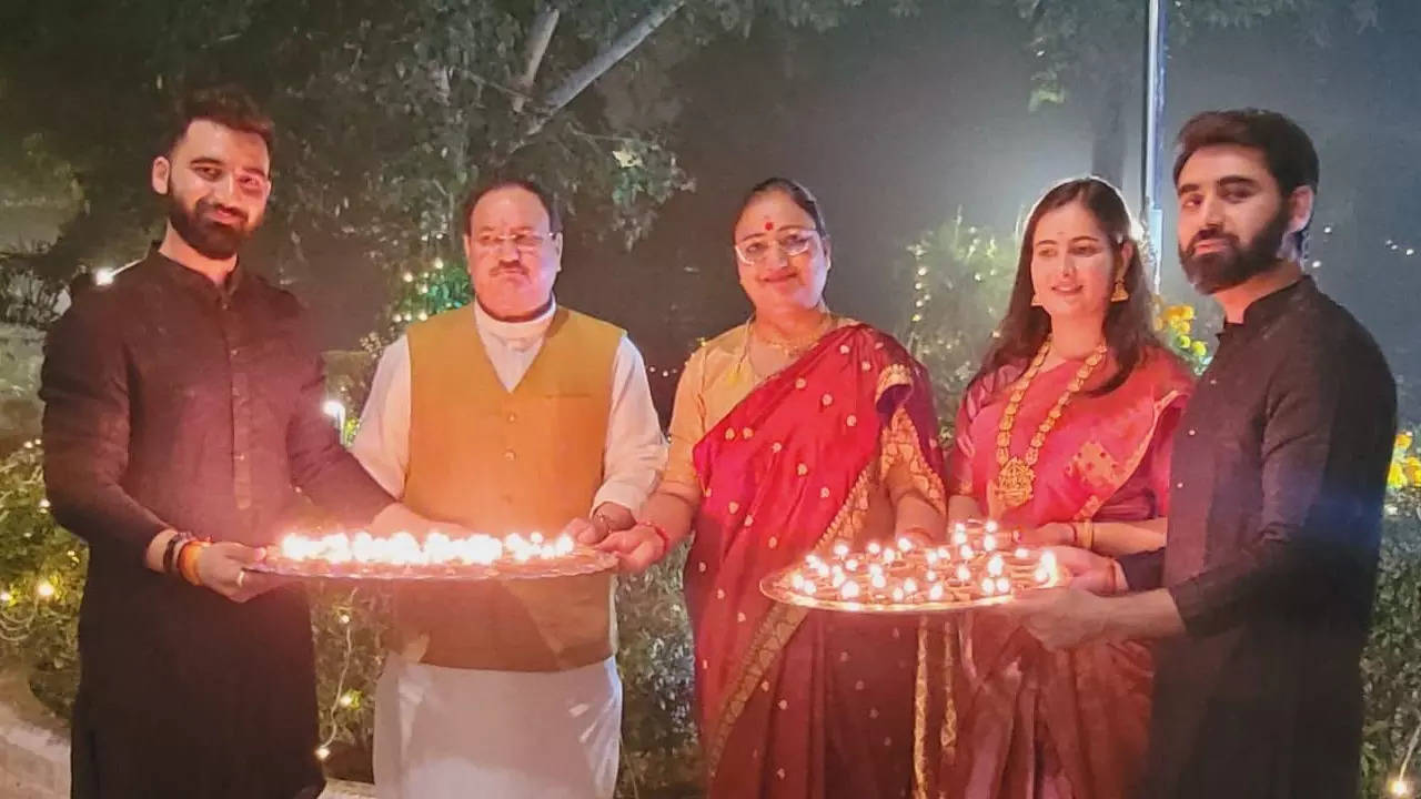 JP Nadda Family: पटना यूनिवर्सिटी में वीसी थे पिता, सास रहीं सांसद, जानें कैसा है भाजपा अध्यक्ष जेपी नड्डा का परिवार