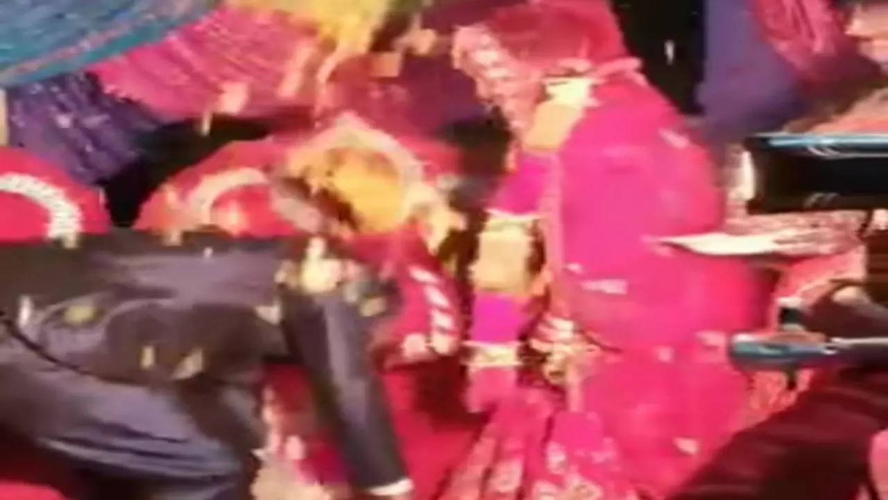 Dulha Dulhan Video