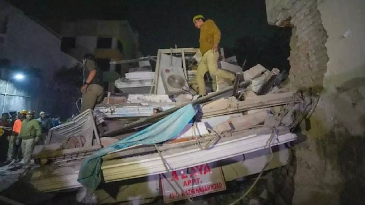 lucknow building accident