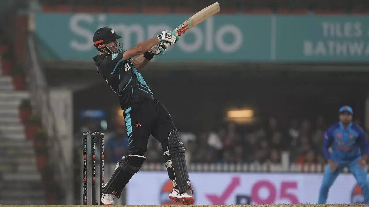 PAK vs NZ 1st ODI Rawalpindi Fakhar Zaman Daryl Mitchell Century   न्यूजीलैंड को पहले वनडे में 5 विकेट से हराया; फखर जमान का शतक, बाबर 49 पर  आउट - Dainik Bhaskar