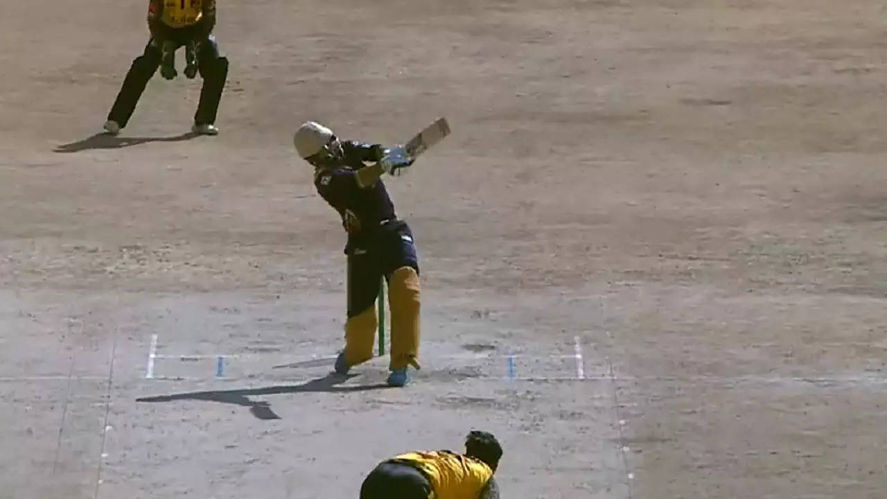 iftikhar ahmed scores 6 sixes in an over of wahab riaz