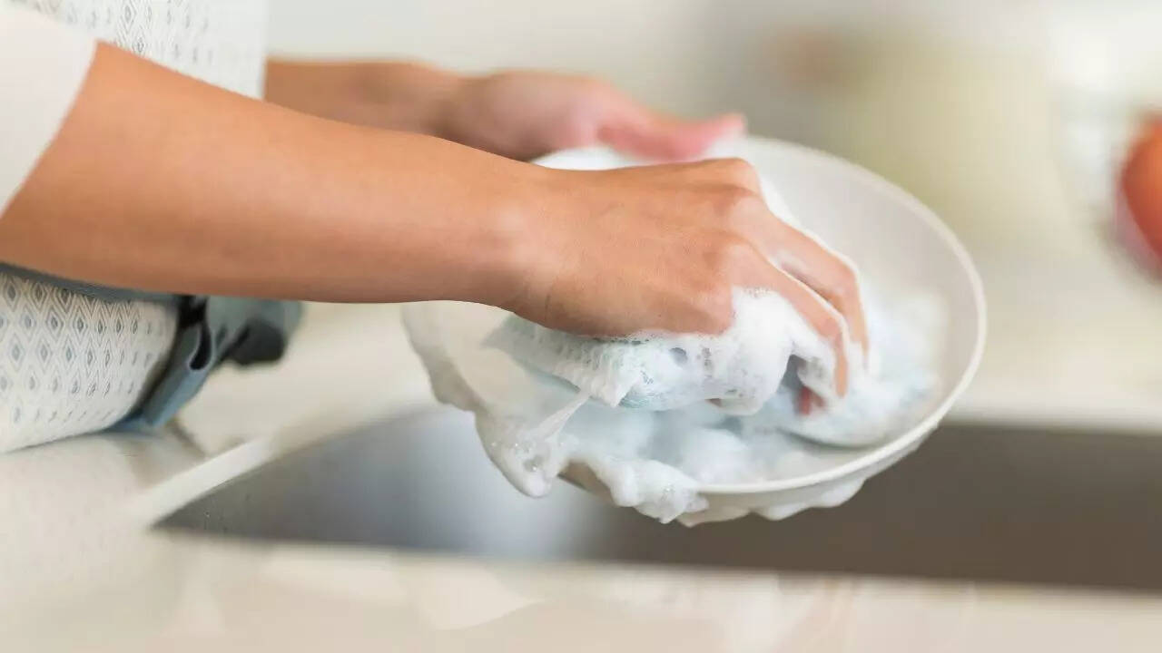 Dishwashing tips with easy home remedies in winter in Hindiसर्दियों