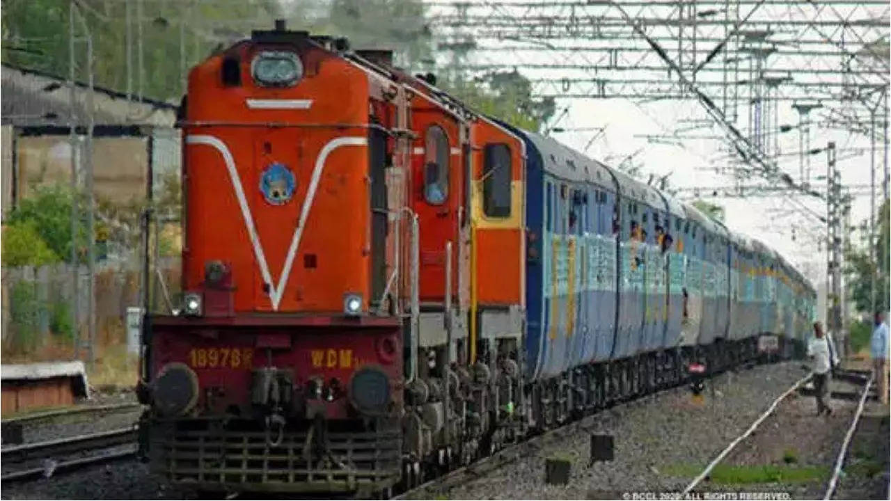 Holi Special Train: होली पर घर जाने में नहीं होगी परेशानी, गोरखपुर से चलेंगी होली स्पेशल ट्रेन, देखें डेट और टाइमिंग