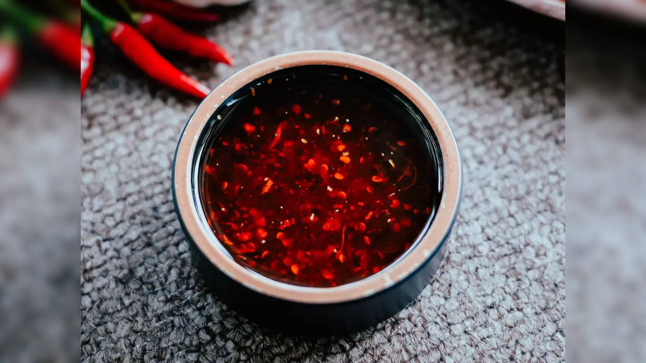 Chili oil: चिली ऑयल है दिल के लिए फायदेमंद, जानिए इसके अन्य लाभों के बारे में